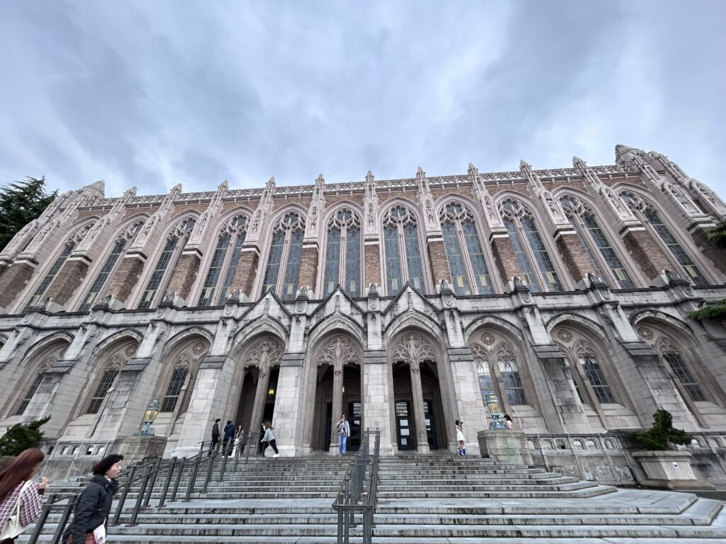 世界で最も美しい図書館外観